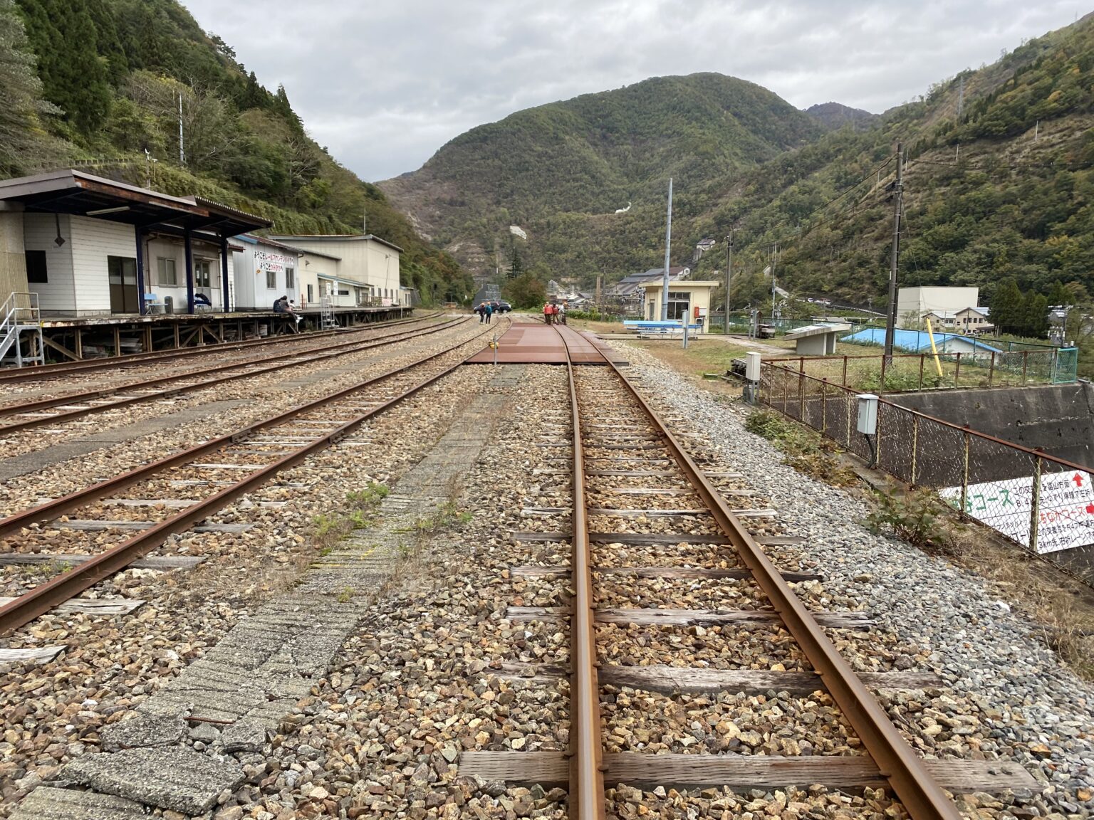 高山 線路 自転車